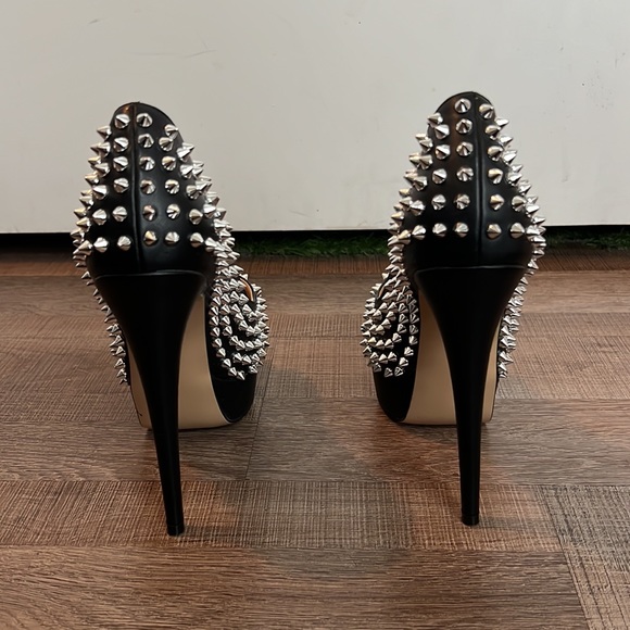 New Studded Stiletto Platform Black Pumps show stoppers - Picture 6 of 11
